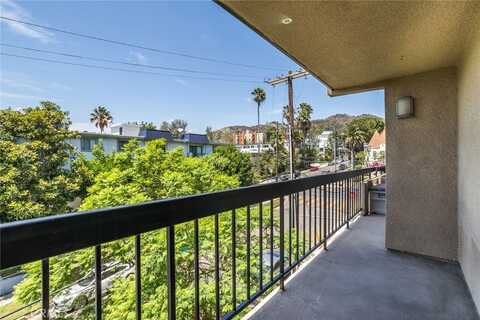 7320 Hawthorn Avenue, Los Angeles, CA 90046