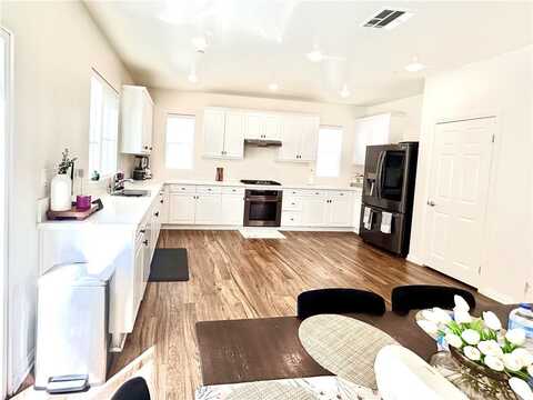 27464 Honeydew Court, Saugus, CA 91350