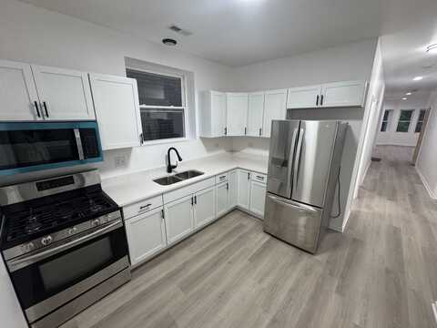 8044 S Maryland Avenue, Chicago, IL 60619