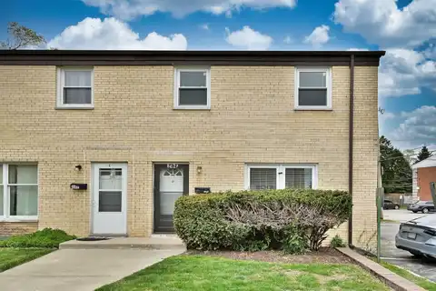 862 Colonial Drive, Wheeling, IL 60090