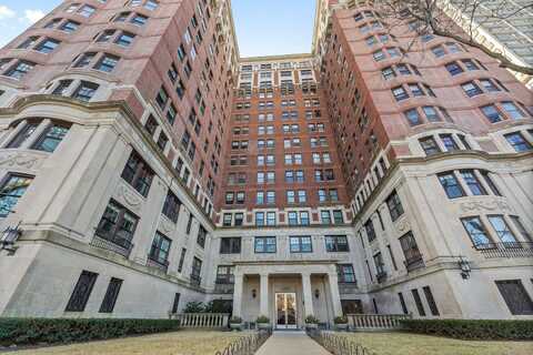 5000 N Marine Drive, Chicago, IL 60640