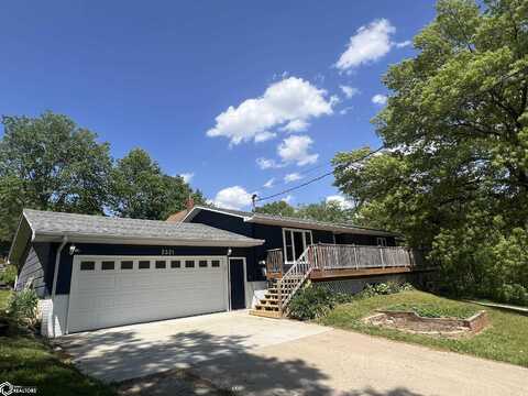 2321 9Th Avenue E, University Park, IA 52595