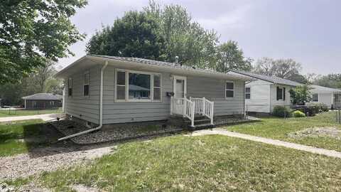 1031 10th Street NE, Mason City, IA 50401