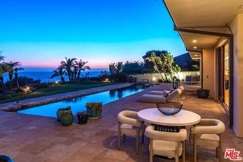 6417 Merritt Dr, Malibu, CA 90265
