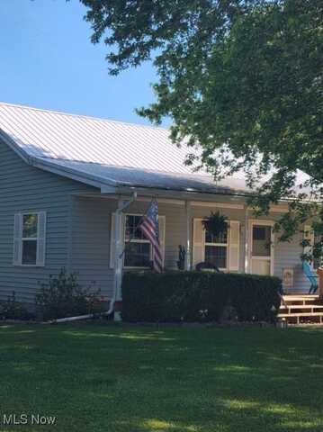 297 Hales Landing, Elizabeth, WV 26143