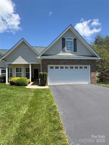 54 Victoria Park Drive, Hendersonville, NC 28792