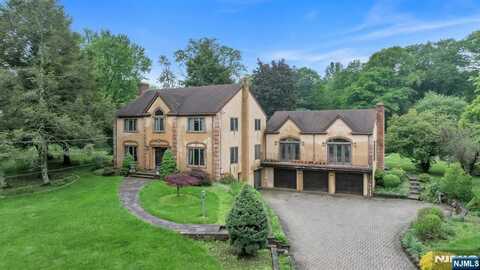 948 Ewing Avenue, Franklin Lakes, NJ 07417