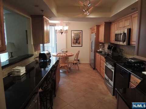 245 Prospect Avenue 5B, Hackensack, NJ 07601