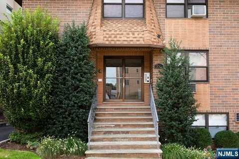 20 W Harriet Avenue 2, Palisades Park, NJ 07650