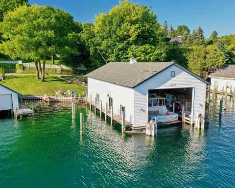 402 E Dixon, Charlevoix, MI 49720