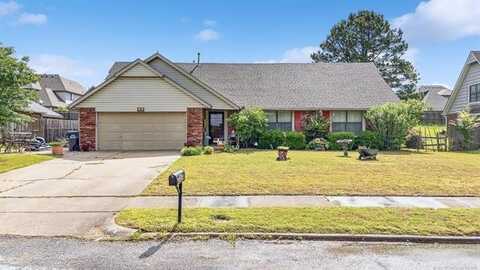 119 Fox Run Circle, Jenks, OK 74037