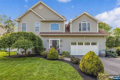 9 Summit Avenue, Butler, NJ 07405