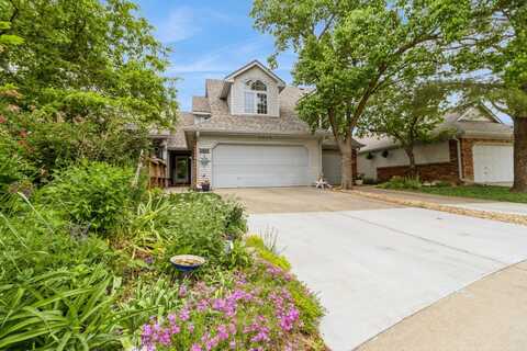 6819 Oakwood Drive, Urbandale, IA 50322