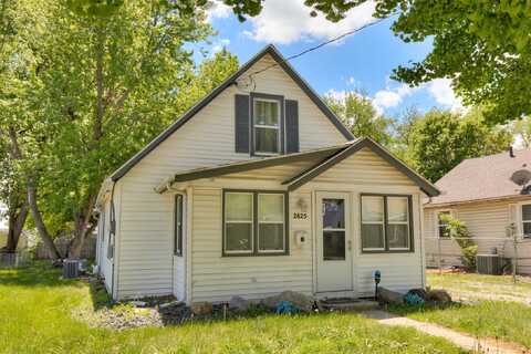 2825 Maple Street, Des Moines, IA 50317