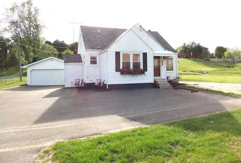 4205 Peru, Dubuque, IA 52001