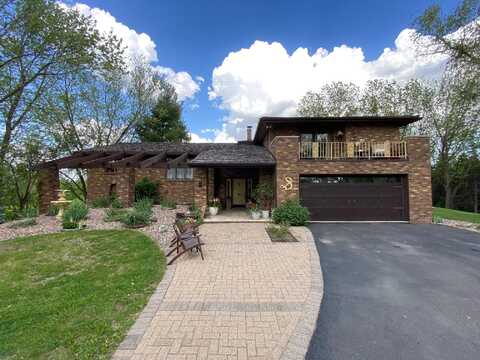 16570 Rolling Hills, Dubuque, IA 52001