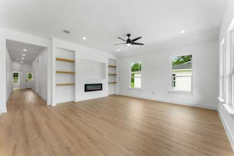 2915 NW Loraine Street, Fort Worth, TX 76106