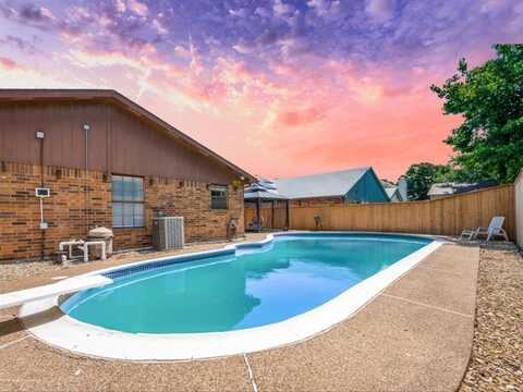 2813 Woodlark Drive, Fort Worth, TX 76123