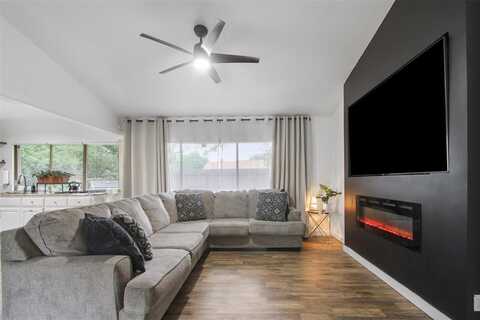 917 Park East Circle, Garland, TX 75043