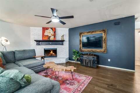 2050 Lake Trail Drive, Heartland, TX 75126