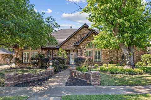 425 Evergreen Drive, Hurst, TX 76054