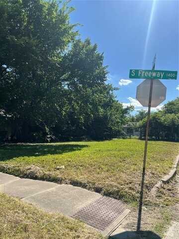 1400 South Freeway, Fort Worth, TX 76104