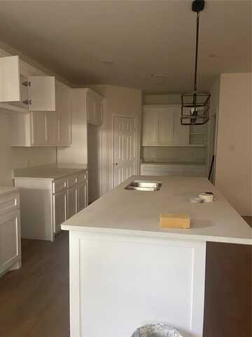 2006 Throckmorton Street, Gainesville, TX 76240