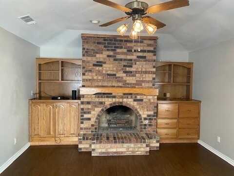 1127 Bent Oaks Drive, Denton, TX 76210