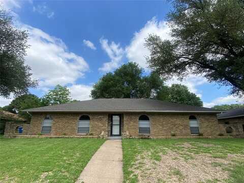 1033 Rosewood Drive, DeSoto, TX 75115