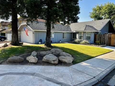 1079 El Paso Avenue E, Fresno, CA 93720