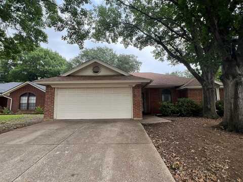 6804 Wayfarer Trail, Fort Worth, TX 76137
