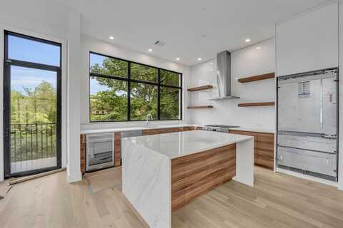 610 N Oak Cliff Boulevard, Dallas, TX 75208