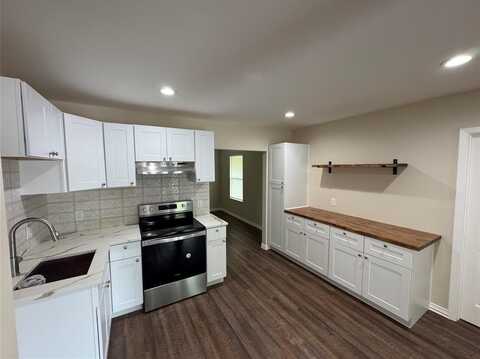 521 Clarice Street, Grand Prairie, TX 75051