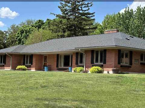 1 COLONIAL CIR, Storm Lake, IA 50588