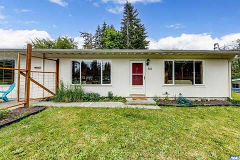 806 N Larch Ave, Port Angeles, WA 98362