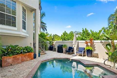 838 9th Avenue S, Naples, FL 34102