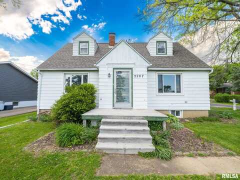 2207 FONDULAC Drive, East Peoria, IL 61611