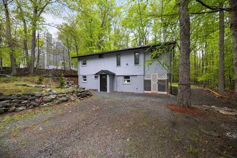1005 Country Place Drive, Coolbaugh Township, PA 18466