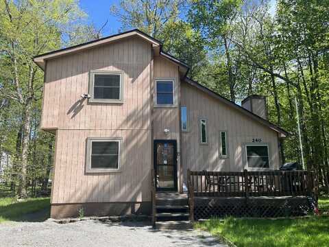 1076 Knollwood Drive, Tobyhanna, PA 18466