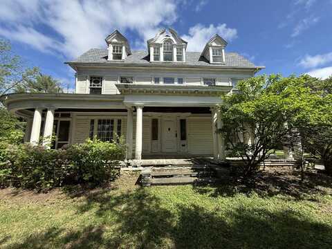 712 Thomas Street, Stroudsburg, PA 18360