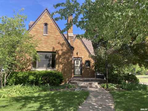 2556 30TH Street, Moline, IL 61265