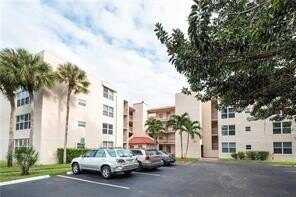 9461 Evergreen Pl, Davie, FL 33324