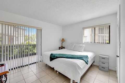 9460 S Belfort Cir, Tamarac, FL 33321