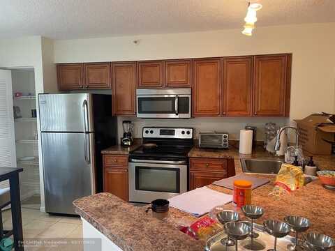 2205 S Cypress Bend Dr, Pompano Beach, FL 33069