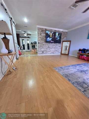 605 NW 47th St, Deerfield Beach, FL 33064