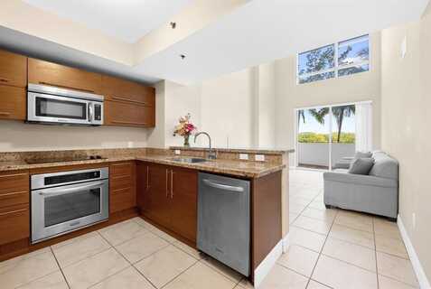 2641 N Flamingo Rd, Sunrise, FL 33323
