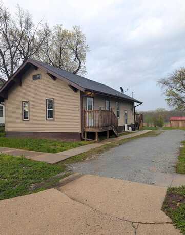 230 N Cottonwood Avenue, Clatonia, NE 68328