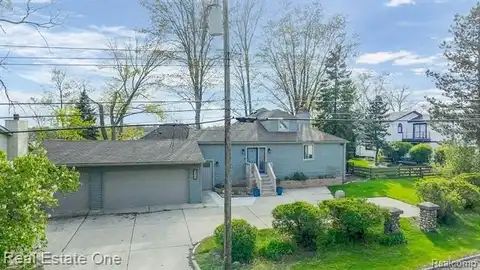 9417 CEDAR ISLAND Road, White Lake, MI 48386