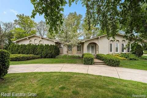 3079 RAVINEWOOD Drive, Commerce Township, MI 48382