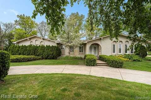 3079 RAVINEWOOD Drive, Commerce Township, MI 48382